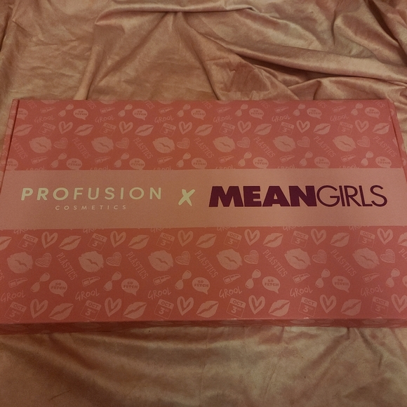 Mean Girls Profusion Make Up Box - Picture 4 of 4